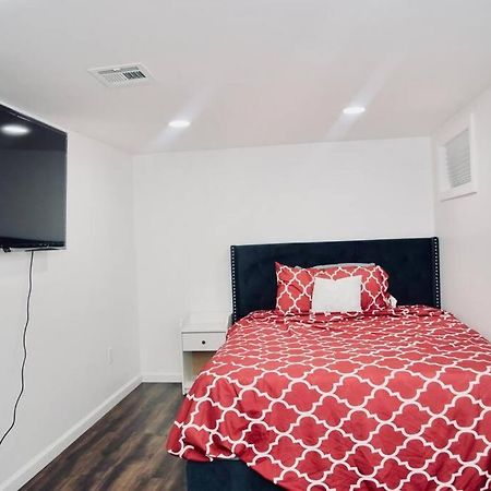 Cozy 2 Bedrooms & 1 Bath リビングストン エクステリア 写真