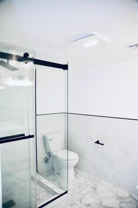 Cozy 2 Bedrooms & 1 Bath リビングストン エクステリア 写真